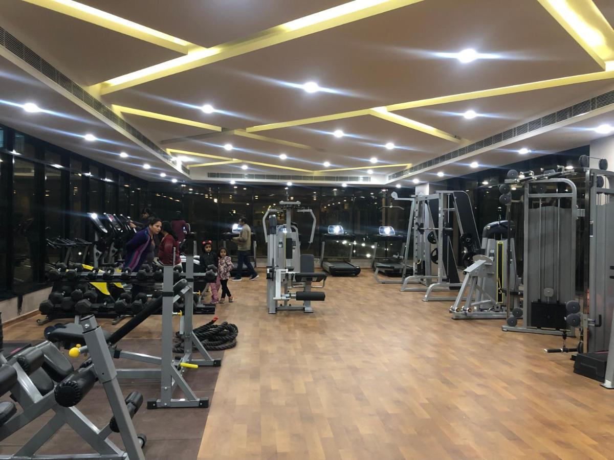 Downtown Delight Apartment Lucknow Bagian luar foto