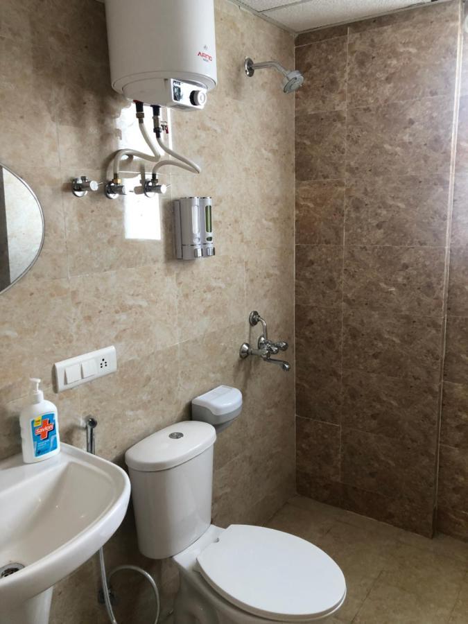 Downtown Delight Apartment Lucknow Bagian luar foto